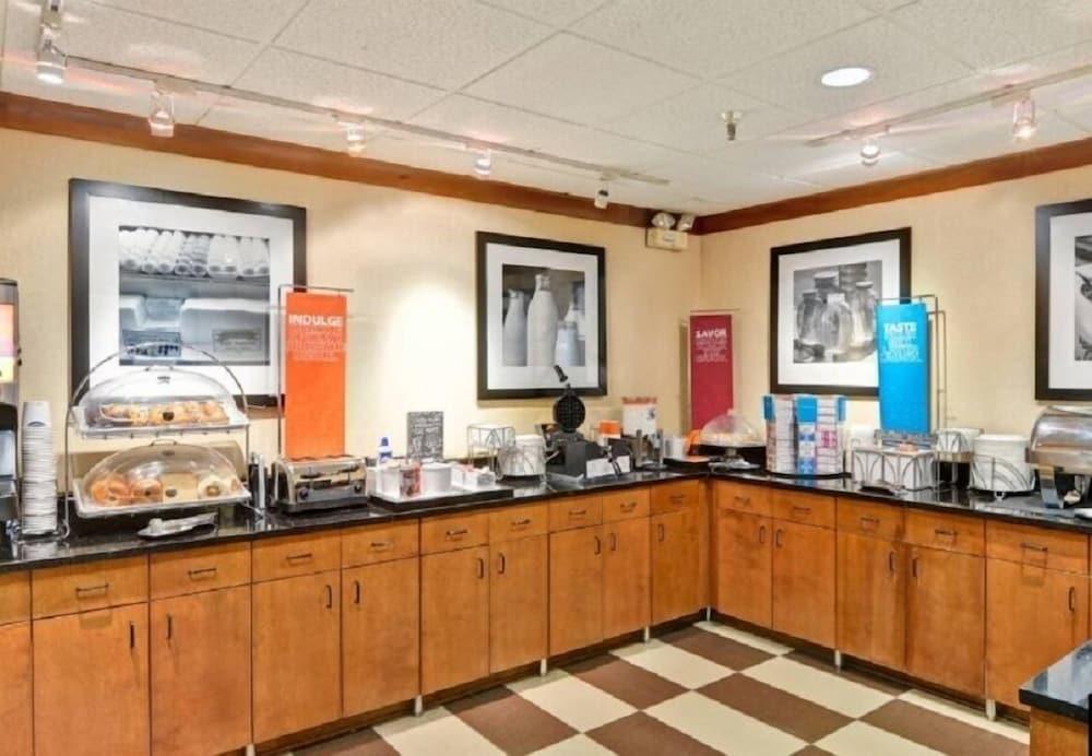 Hampton Inn Memphis Poplar Eksteriør billede