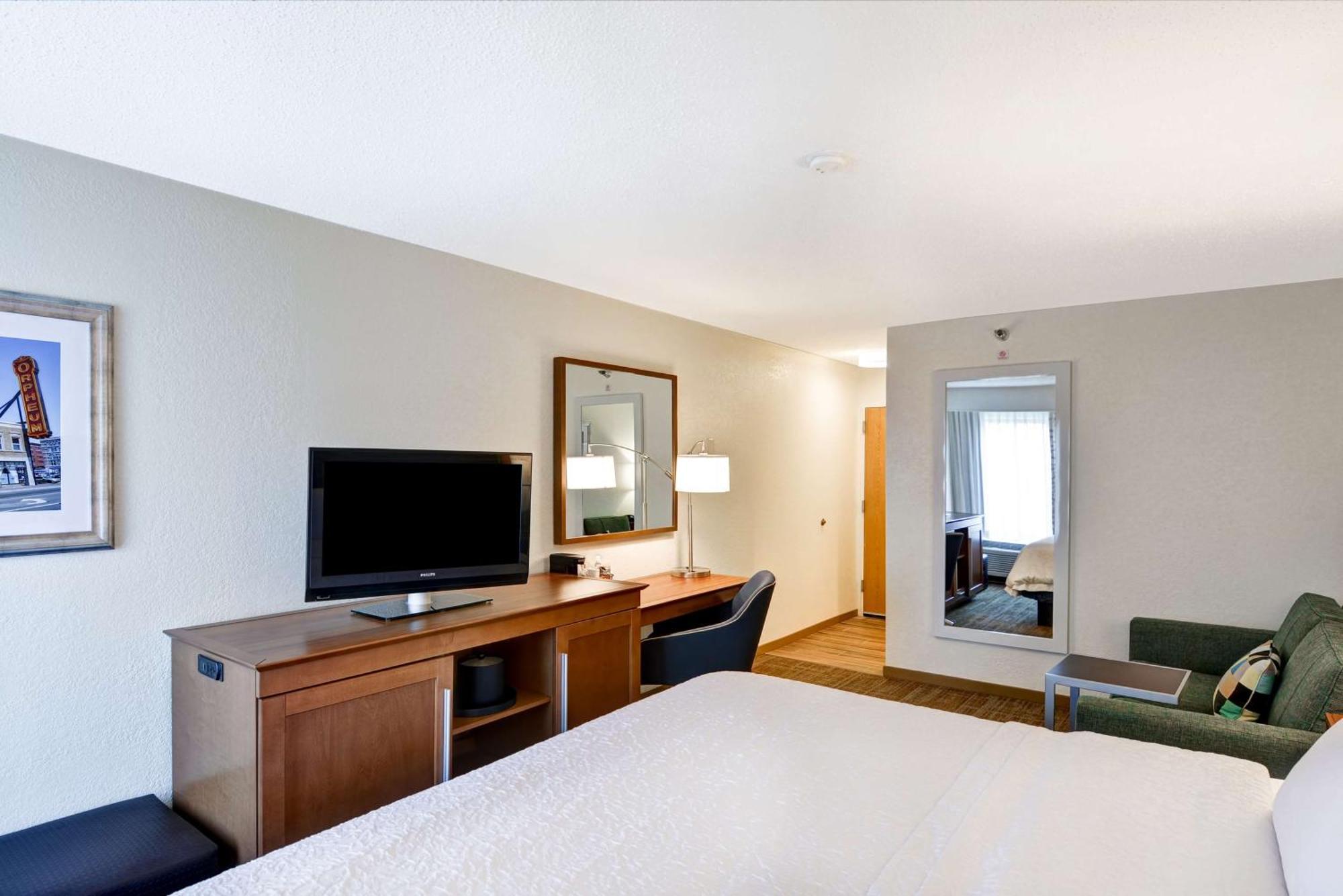 Hampton Inn Memphis Poplar Eksteriør billede
