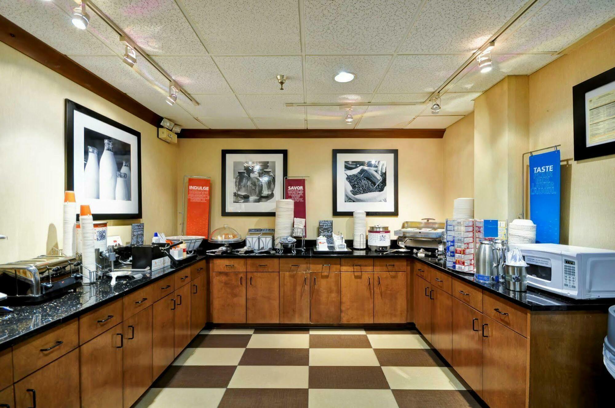 Hampton Inn Memphis Poplar Eksteriør billede